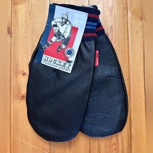 NWT Mitts Size Large